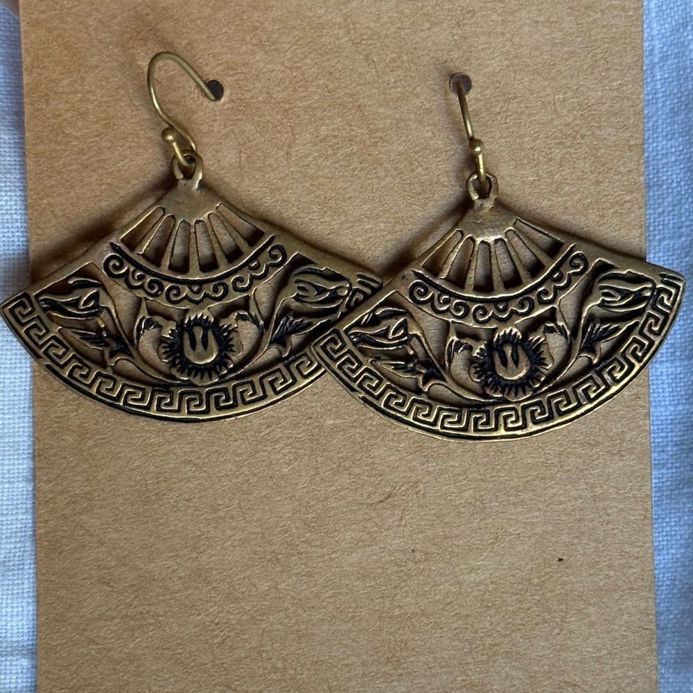 Gorgeous bronze metal fan earrings dangling